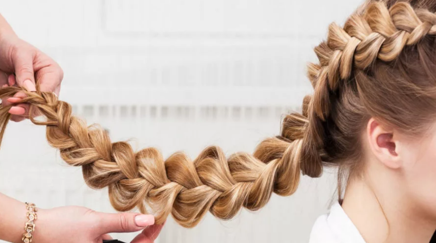 Плетение кос на длинных волосах: 4 вида прически